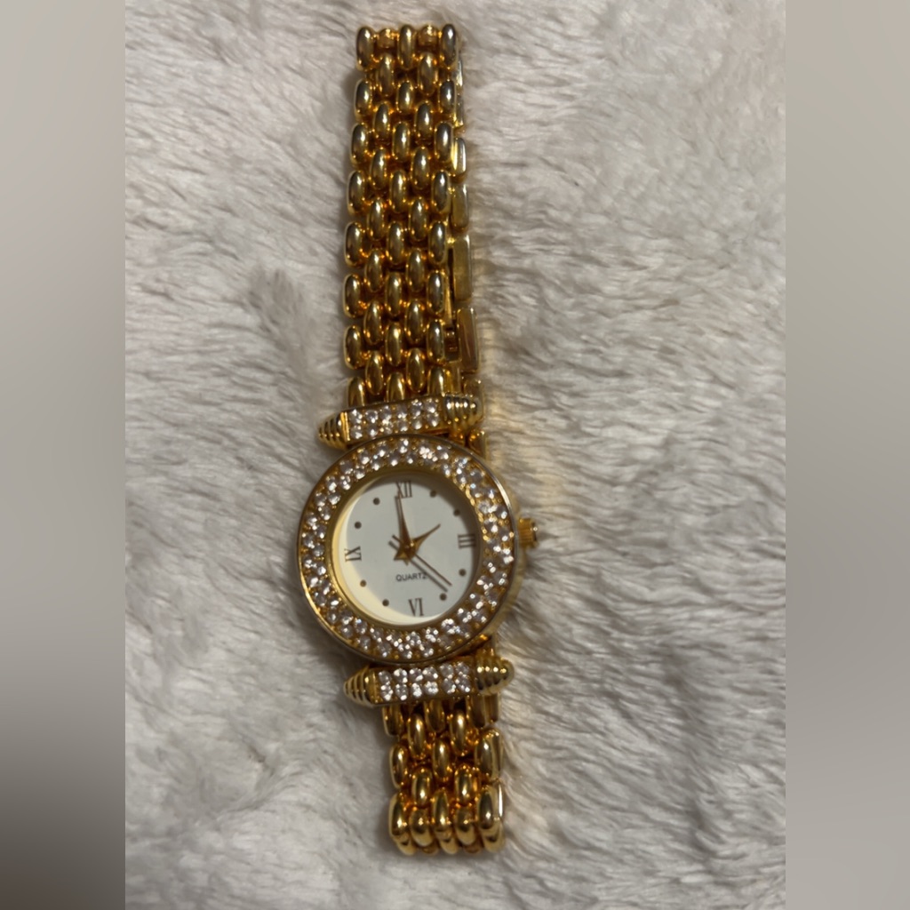 Elizabeth Taylor White Diamonds Watch Crystal Rhinestone Gold Tone